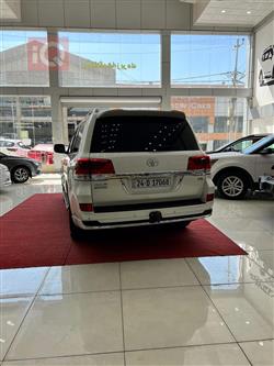 تۆیۆتا لاند کروزەر